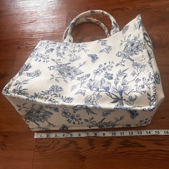 Francesca's Collections Blue and Cream Floral Tote - Picture 15 of 16